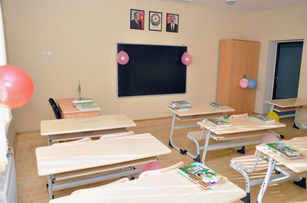 Sumqayıtın icra başçısı məktəblilərin bayram tədbirlərində iştirak edib – FOTOLAR Sumqayıtın icra başçısı məktəblilərin bayram tədbirlərində iştirak edib – FOTOLAR