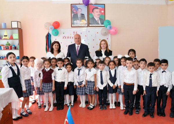 Sumqayıtın icra başçısı məktəblilərin bayram tədbirlərində iştirak edib – FOTOLAR Sumqayıtın icra başçısı məktəblilərin bayram tədbirlərində iştirak edib – FOTOLAR