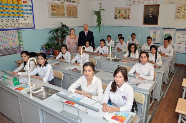 Sumqayıtın icra başçısı məktəblilərin bayram tədbirlərində iştirak edib – FOTOLAR Sumqayıtın icra başçısı məktəblilərin bayram tədbirlərində iştirak edib – FOTOLAR