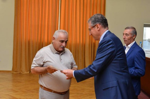 Sumqayıtda bir qrup kimyaçıya fəxri fərman və pul mükafatı verilib -FOTO Sumqayıtda bir qrup kimyaçıya fəxri fərman və pul mükafatı verilib -FOTO