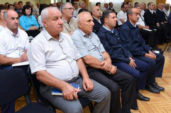 Sumqayıtda bir qrup kimyaçıya fəxri fərman və pul mükafatı verilib -FOTO Sumqayıtda bir qrup kimyaçıya fəxri fərman və pul mükafatı verilib -FOTO