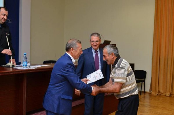 Sumqayıtda bir qrup kimyaçıya fəxri fərman və pul mükafatı verilib -FOTO Sumqayıtda bir qrup kimyaçıya fəxri fərman və pul mükafatı verilib -FOTO