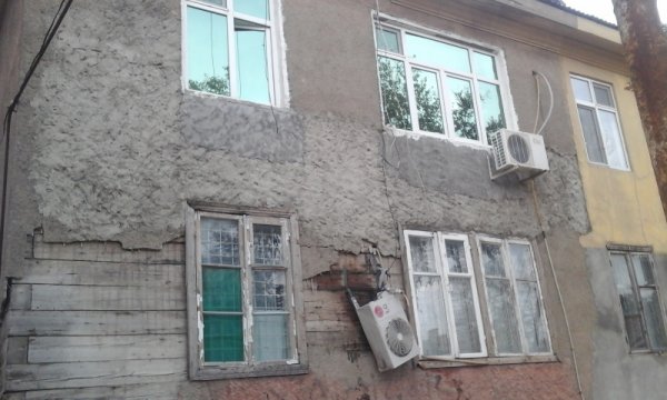 Sumqayıtda binaların birinin dam hissəsində uçqun baş verib - VİDEO+FOTO