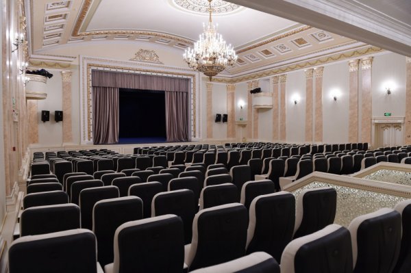 Prezident Sumqayıt Dövlət Dram Teatrının binasında yaradılan şəraitlə tanış olub -FOTO