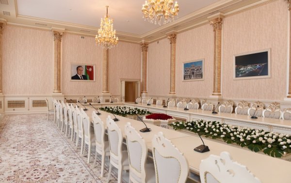 Prezident Sumqayıt Dövlət Dram Teatrının binasında yaradılan şəraitlə tanış olub -FOTO