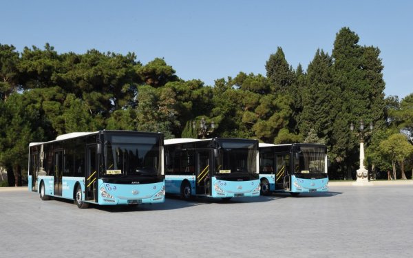 Prezident Sumqayıtda yeni sərnişin avtobusları ilə tanış olub - FOTO