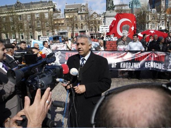 Türkiyədə QHT sədrindən ermənilərin təqibinə tuş gələn İlhan Aşqına dəstək Türkiyədə QHT sədrindən ermənilərin təqibinə tuş gələn İlhan Aşqına dəstək