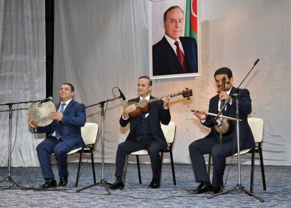 Sumqayıtda şəhər fəallarının yığıncağı keçirilib – FOTOLAR Sumqayıtda şəhər fəallarının yığıncağı keçirilib – FOTOLAR