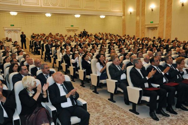 Sumqayıtda şəhər fəallarının yığıncağı keçirilib – FOTOLAR Sumqayıtda şəhər fəallarının yığıncağı keçirilib – FOTOLAR