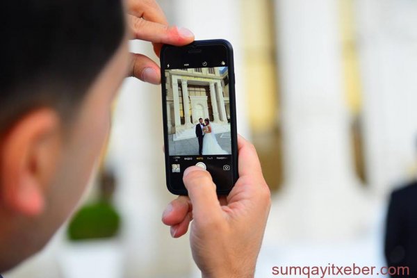 Sumqayıtda yeni ailə quran gənclər Heydər Əliyev Mərkəzinin önündə – FOTOSESSİYA