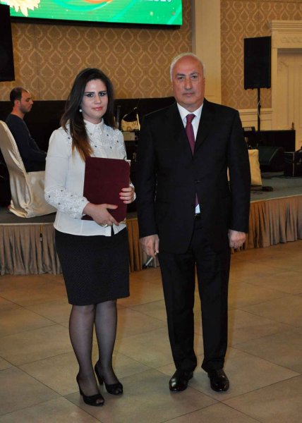 Zakir Fərəcov müəllimləri mükafatlandırdı – FOTOLAR