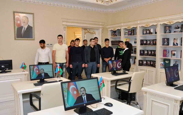 Sumqayıtda çağırışçı gənclər hərbi hissələrə yola salınıblar – FOTOLAR Sumqayıtda çağırışçı gənclər hərbi hissələrə yola salınıblar – FOTOLAR