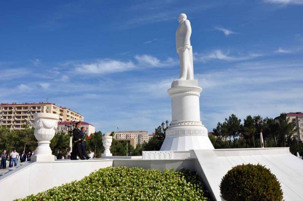 Sumqayıtda çağırışçı gənclər hərbi hissələrə yola salınıblar – FOTOLAR Sumqayıtda çağırışçı gənclər hərbi hissələrə yola salınıblar – FOTOLAR