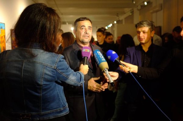 Tanınmış sumqayıtlı rəssamın fərdi sərgisi açılıb - FOTOLAR Tanınmış sumqayıtlı rəssamın fərdi sərgisi açılıb - FOTOLAR