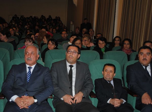 Sumqayıtda Əməkdar artist Azad Şűkűrovla görűş keçirilib -FOTOLAR Sumqayıtda Əməkdar artist Azad Şűkűrovla görűş keçirilib -FOTOLAR