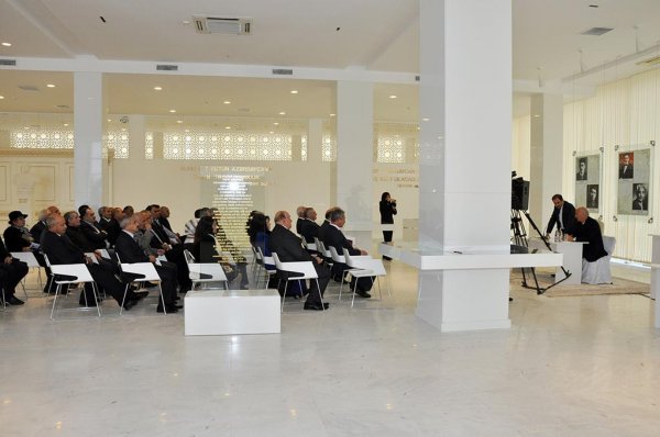 Zakir Fərəcov Sumqayıt yazarları ilə görüşüb - FOTO Zakir Fərəcov Sumqayıt yazarları ilə görüşüb - FOTO