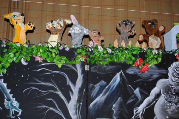 Sumqayıtda Bayraq günü münasibətilə tədbir - Uşaqlara kukla teatrı nümayiş etdirilib (FOTO)