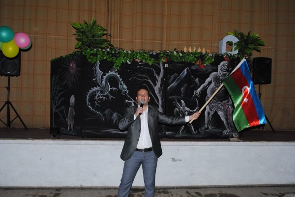 Sumqayıtda Bayraq günü münasibətilə tədbir - Uşaqlara kukla teatrı nümayiş etdirilib (FOTO)