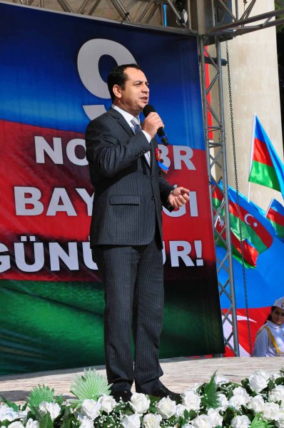 Sumqayıtda Bayraq yürüşü - Sakinlər şəhərin 3 müxtəlif yerindən Bayraq meydanına axışıblar - VİDEO + FOTO