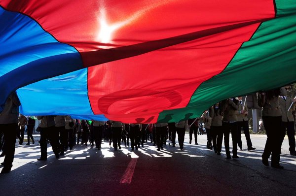 Sumqayıtda Bayraq yürüşü - Sakinlər şəhərin 3 müxtəlif yerindən Bayraq meydanına axışıblar - VİDEO + FOTO
