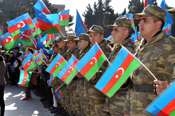 Sumqayıtda Bayraq yürüşü - Sakinlər şəhərin 3 müxtəlif yerindən Bayraq meydanına axışıblar - VİDEO + FOTO