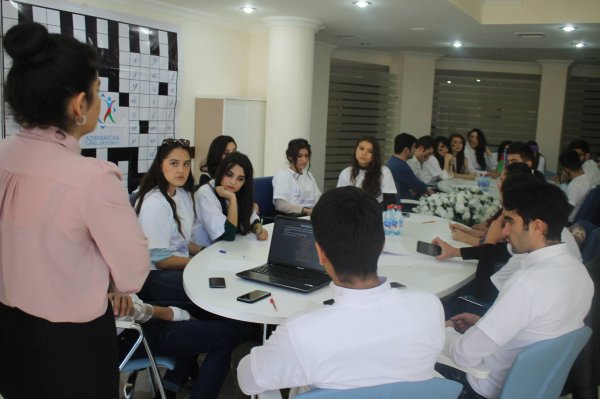 Sumqayıt gəncləri üçün "Uğurlu karyera işgüzar yazışmalardan başlayır"  təlimi yekunlaşıb - FOTOLAR