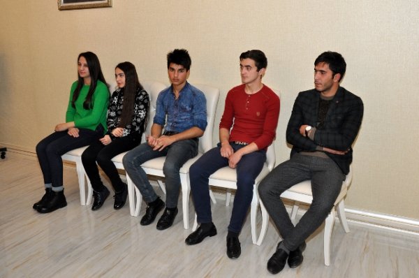 Sumqayıtda Konstitusiya günü münasibətilə açıq dərs keçirilib - FOTOLAR Sumqayıtda Konstitusiya günü münasibətilə açıq dərs keçirilib - FOTOLAR