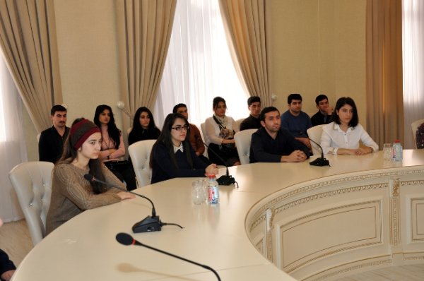 Sumqayıtda Konstitusiya günü münasibətilə açıq dərs keçirilib - FOTOLAR Sumqayıtda Konstitusiya günü münasibətilə açıq dərs keçirilib - FOTOLAR