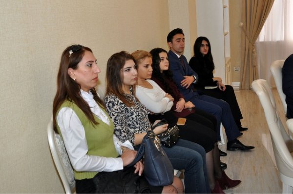Sumqayıtda Konstitusiya günü münasibətilə açıq dərs keçirilib - FOTOLAR Sumqayıtda Konstitusiya günü münasibətilə açıq dərs keçirilib - FOTOLAR