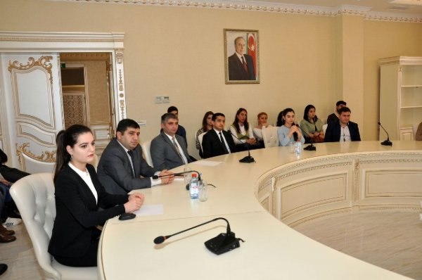 Sumqayıtda Konstitusiya günü münasibətilə açıq dərs keçirilib - FOTOLAR Sumqayıtda Konstitusiya günü münasibətilə açıq dərs keçirilib - FOTOLAR
