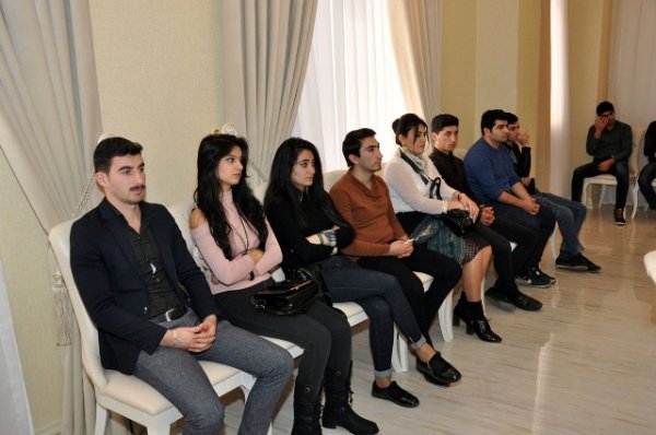 Sumqayıtda Konstitusiya günü münasibətilə açıq dərs keçirilib - FOTOLAR Sumqayıtda Konstitusiya günü münasibətilə açıq dərs keçirilib - FOTOLAR
