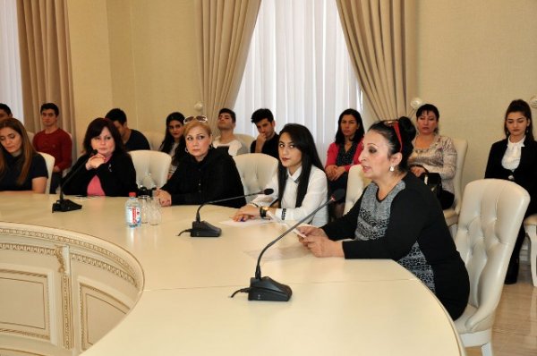 Sumqayıtda Konstitusiya günü münasibətilə açıq dərs keçirilib - FOTOLAR Sumqayıtda Konstitusiya günü münasibətilə açıq dərs keçirilib - FOTOLAR