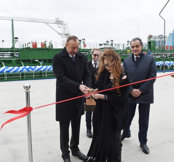 İlham Əliyev yeni gəminin açılışında İlham Əliyev yeni gəminin açılışında