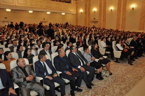 Sumqayıtda 48-ci teatr mövsümünün açılışı keçirilib - VİDEO + FOTO Sumqayıtda 48-ci teatr mövsümünün açılışı keçirilib - VİDEO + FOTO