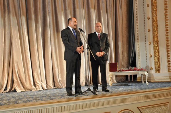 Sumqayıtda 48-ci teatr mövsümünün açılışı keçirilib - VİDEO + FOTO Sumqayıtda 48-ci teatr mövsümünün açılışı keçirilib - VİDEO + FOTO