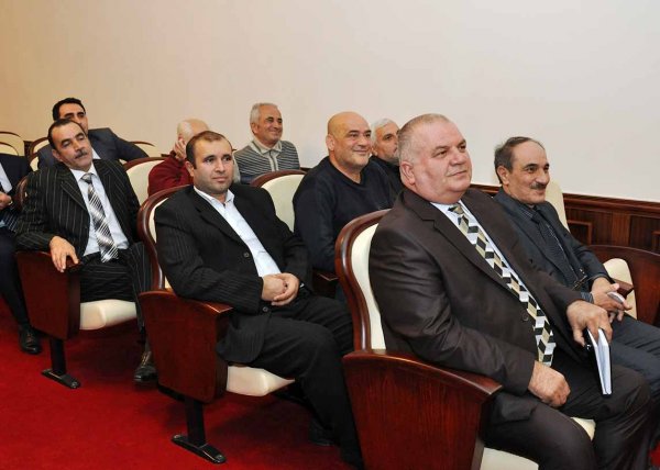 Zakir Fərəcov Sumqayıt teatrının aktyorları ilə görüşüb – FOTOLAR Zakir Fərəcov Sumqayıt teatrının aktyorları ilə görüşüb – FOTOLAR