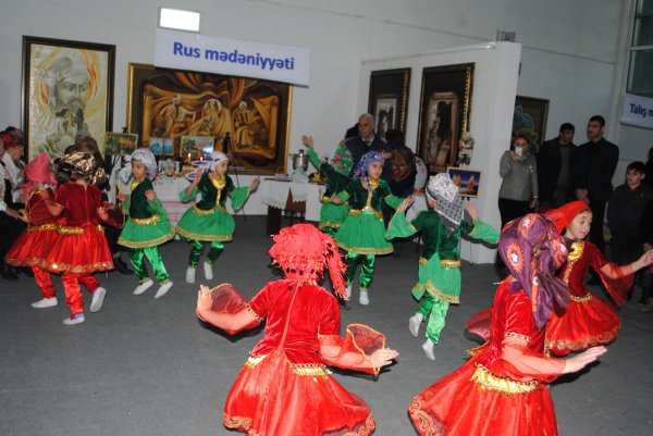 Sumqayıtda ləzgi, talış, rus, belarus xalqlarının mədəniyyət nümunələri sərgilənib - FOTO