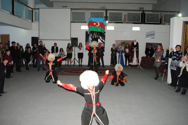 Sumqayıtda ləzgi, talış, rus, belarus xalqlarının mədəniyyət nümunələri sərgilənib - FOTO