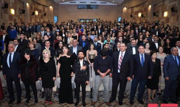 Beynəlxalq Number One mükafatının ədəbiyyat nominasiyası üzrə ödülü Varisə təqdim olunub - FOTO Beynəlxalq Number One mükafatının ədəbiyyat nominasiyası üzrə ödülü Varisə təqdim olunub - FOTO
