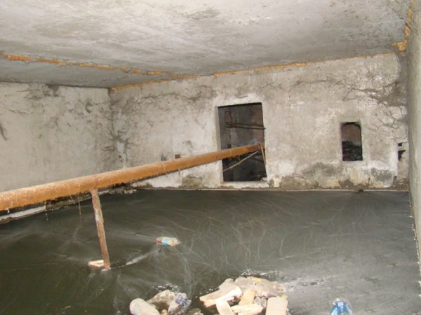 Sumqayıtda 15 ilin bərbad zirzəmisi "xilaskarını gözləyir" - FOTOLAR Sumqayıtda 15 ilin bərbad zirzəmisi "xilaskarını gözləyir" - FOTOLAR