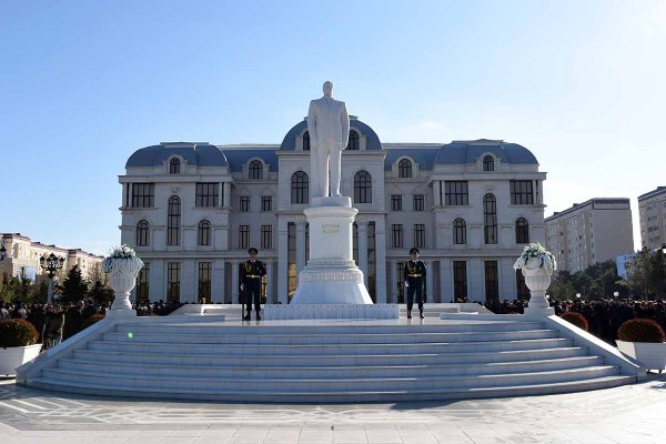 Sumqayıtda Ümummilli Lider Heydər Əliyevin xatirəsi anıldı – FOTOLAR Sumqayıtda Ümummilli Lider Heydər Əliyevin xatirəsi anıldı – FOTOLAR