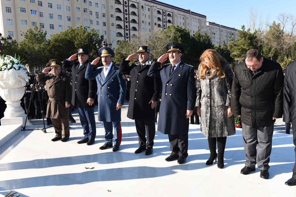 Sumqayıtda Ümummilli Lider Heydər Əliyevin xatirəsi anıldı – FOTOLAR Sumqayıtda Ümummilli Lider Heydər Əliyevin xatirəsi anıldı – FOTOLAR