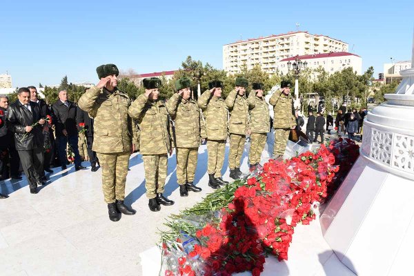 Sumqayıtda Ümummilli Lider Heydər Əliyevin xatirəsi anıldı – FOTOLAR Sumqayıtda Ümummilli Lider Heydər Əliyevin xatirəsi anıldı – FOTOLAR
