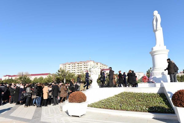 Sumqayıtda Ümummilli Lider Heydər Əliyevin xatirəsi anıldı – FOTOLAR Sumqayıtda Ümummilli Lider Heydər Əliyevin xatirəsi anıldı – FOTOLAR