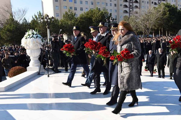 Sumqayıtda Ümummilli Lider Heydər Əliyevin xatirəsi anıldı – FOTOLAR Sumqayıtda Ümummilli Lider Heydər Əliyevin xatirəsi anıldı – FOTOLAR
