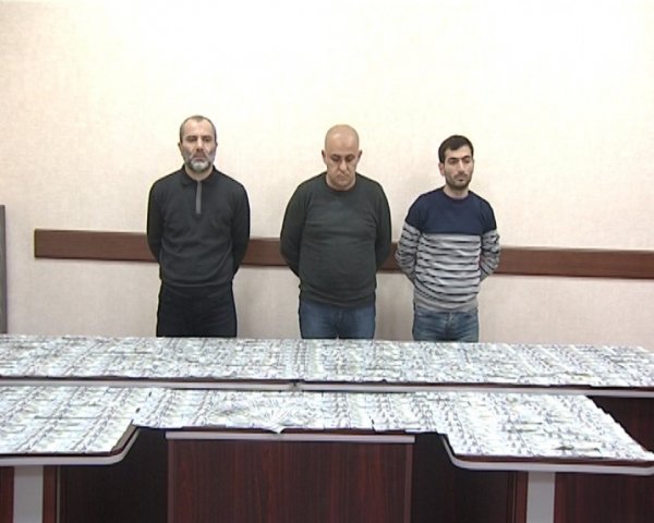 Bakıda və Sumqayıtda qanunsuz valyuta mübadiləsi ilə məşğul olan şəxslər saxlanılıblar Bakıda və Sumqayıtda qanunsuz valyuta mübadiləsi ilə məşğul olan şəxslər saxlanılıblar