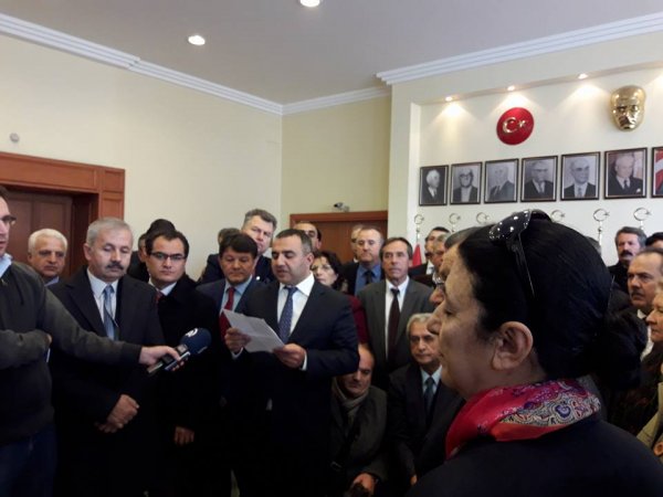 İzmirdə fəaliyyət göstərən yüzdən artıq dərnək və QHT  İstanbuldakı terror ilə bağlı birləşib - FOTOLAR
