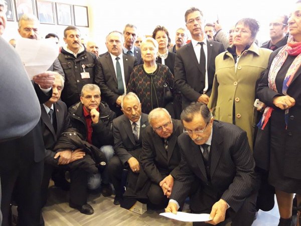 İzmirdə fəaliyyət göstərən yüzdən artıq dərnək və QHT  İstanbuldakı terror ilə bağlı birləşib - FOTOLAR