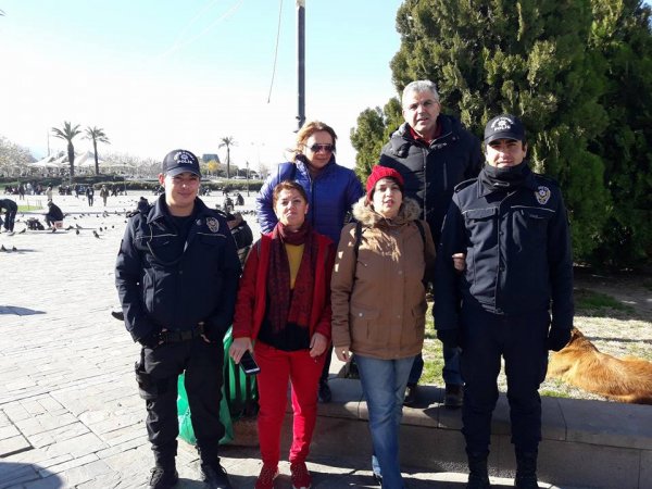 İzmirdə fəaliyyət göstərən yüzdən artıq dərnək və QHT  İstanbuldakı terror ilə bağlı birləşib - FOTOLAR