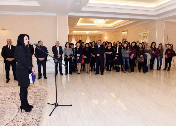 Sumqayıtda Əyyub Hüseynovun 100 illik yubileyinə həsr olunmuş sərgi keçirilib - Fotolar Sumqayıtda Əyyub Hüseynovun 100 illik yubileyinə həsr olunmuş sərgi keçirilib - Fotolar